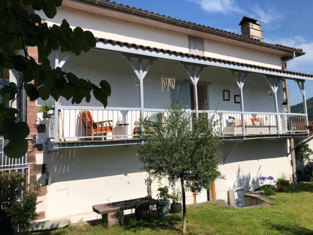 Maison D'Hotes Larraldia Uhart-Cize Екстериор снимка