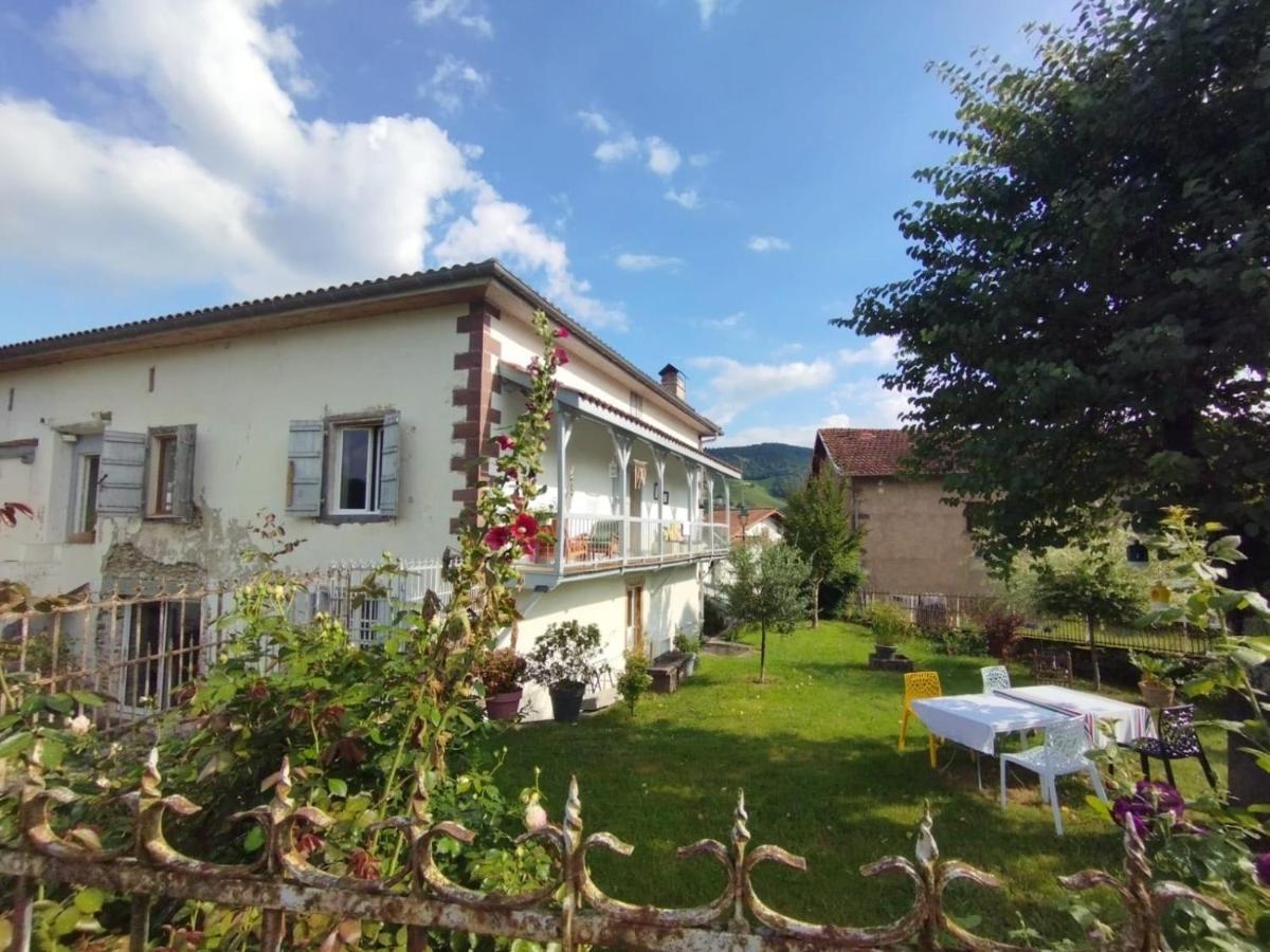 Maison D'Hotes Larraldia Uhart-Cize Екстериор снимка