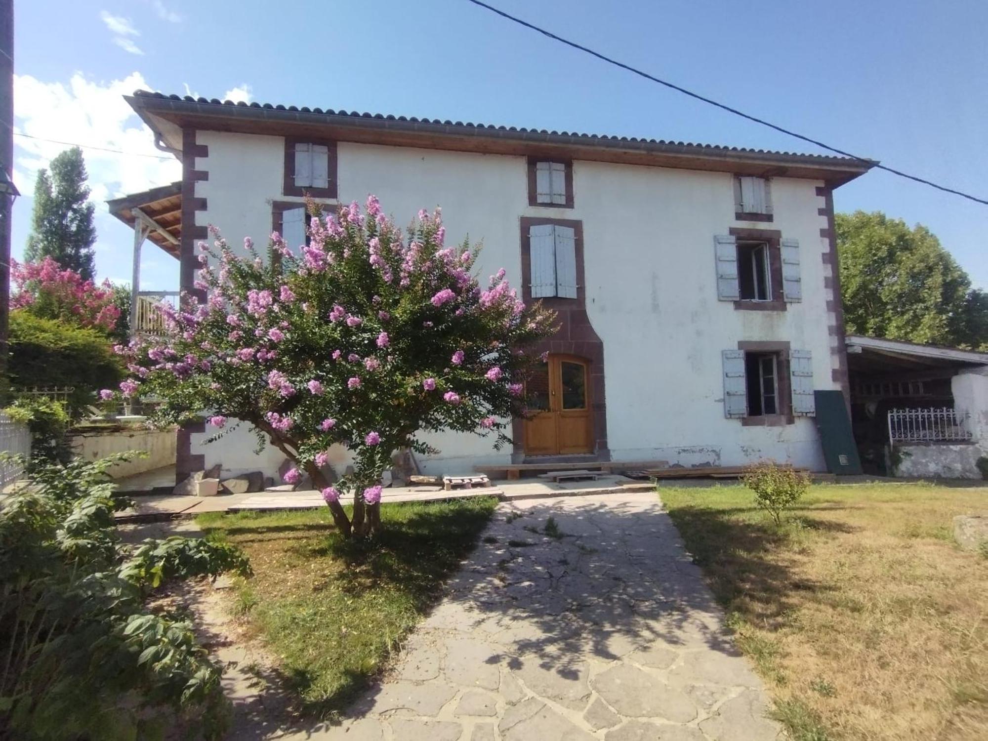 Maison D'Hotes Larraldia Uhart-Cize Екстериор снимка